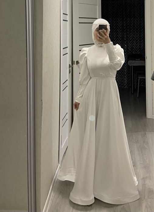 Платье на никях с жемчугом