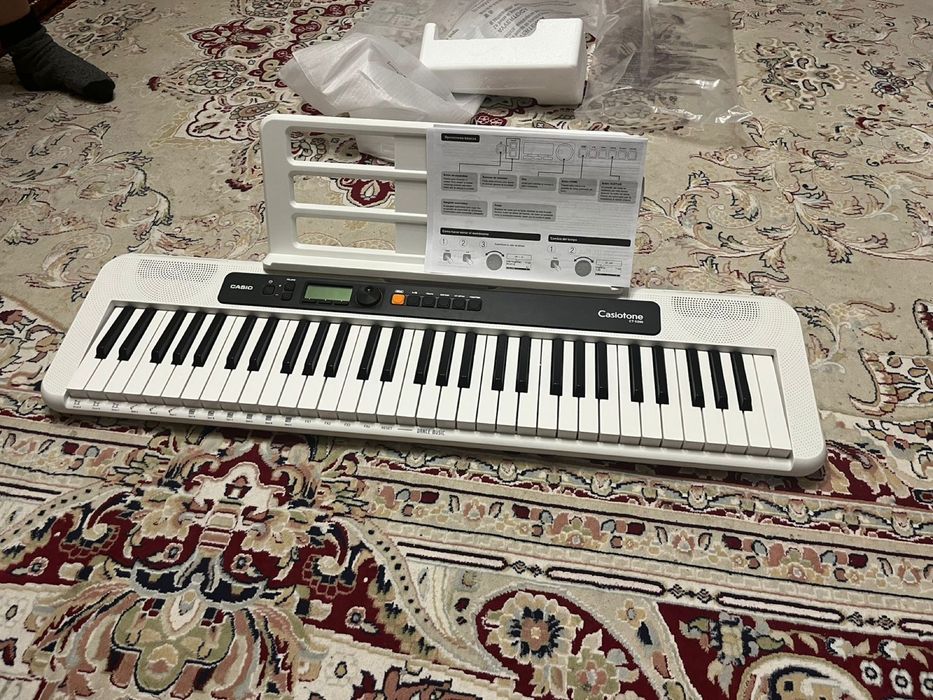 Синтезатор Casio Белый