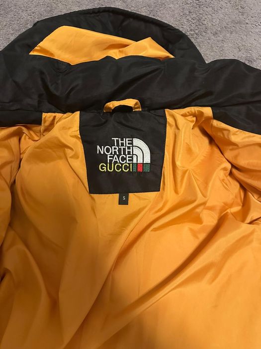 Vând geaca The North Face Gucci