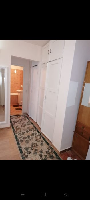 Închiriez apartament cu 2 camere