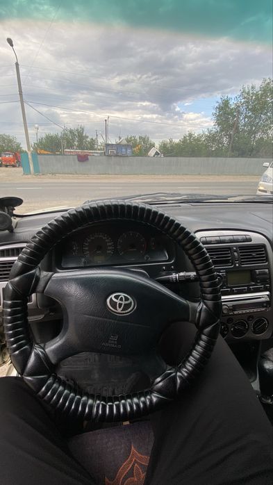 Toyoya Avensis 2001г