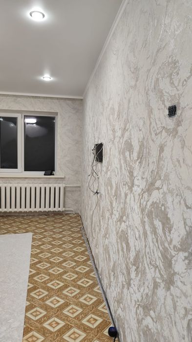 Поклейка обоев и шпаклевка