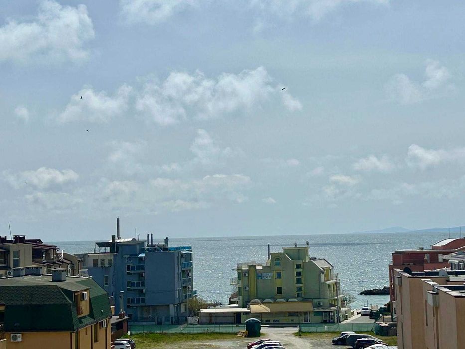 Обзаведен тристаен апартамент с морска панорама