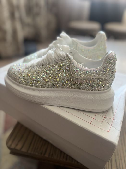 Кецове от ествена кожа с камъни