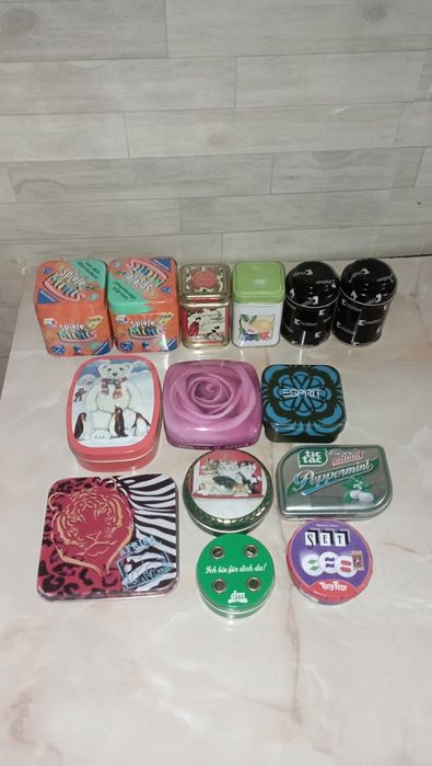 cutii metalice de colectie