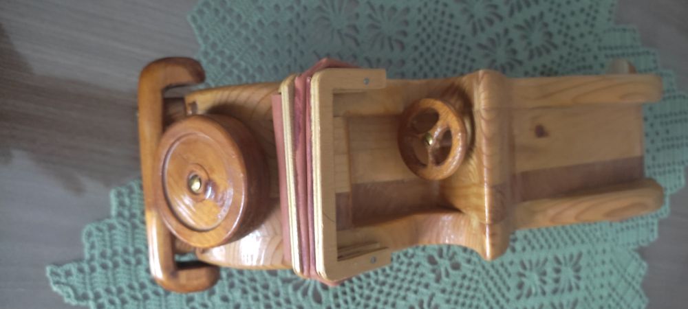 Дървени играчки - кола + кран* Кабриолет* Прецизна изработка* От Германия * Цената е за двете