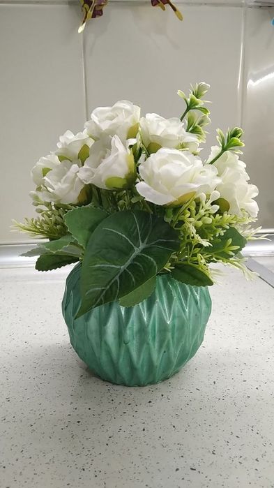 Uy, ofis, dokonlar uchun dekor gullar