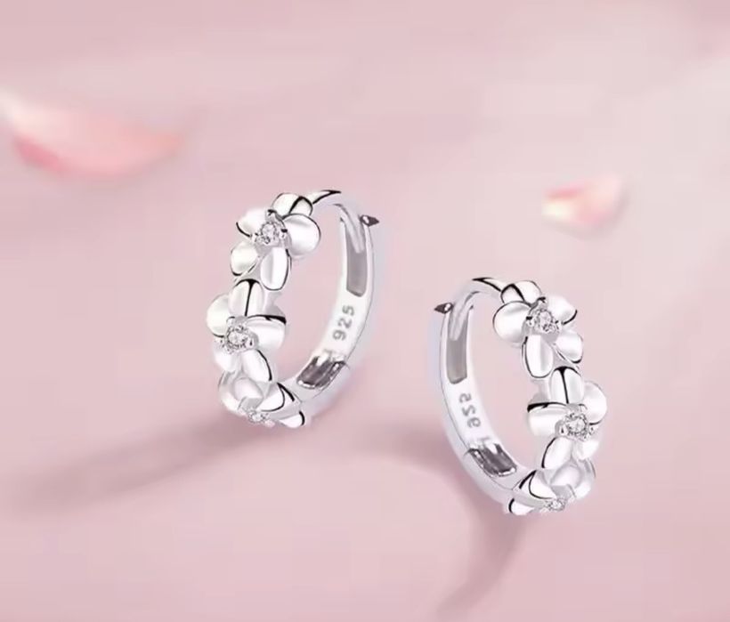 Сребърни халки обици с камъчета