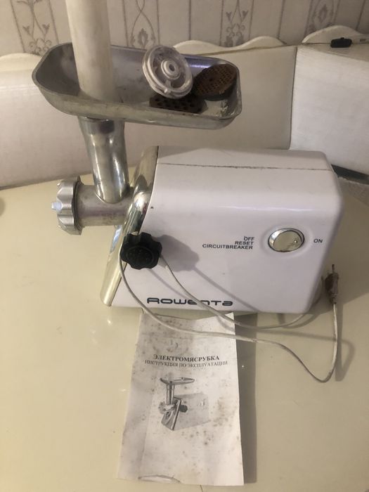 Элктромясорубка  бытовая