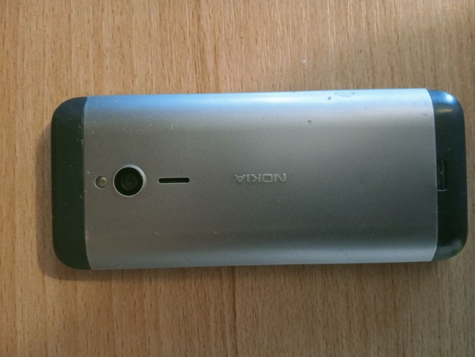 Vând telefon cu butoane