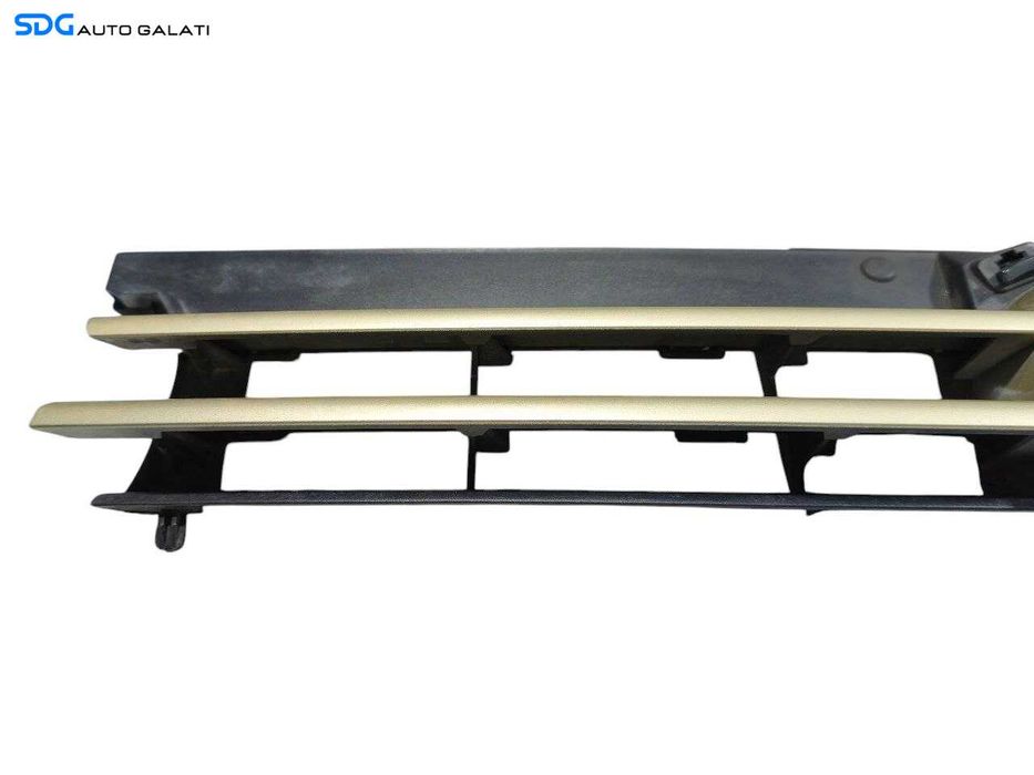 Grila Centrala cu Sigla Emblema de pe Bara Spoiler Volkswagen Golf 4 2001 - 2006 Cod 1J0853651H 1J0853655G [LR1355]