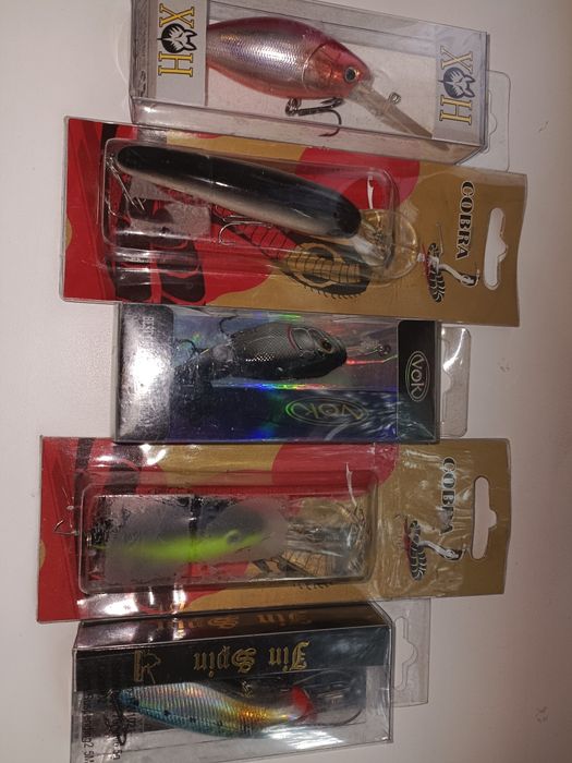 Продам для удочки блесны и воблеры.