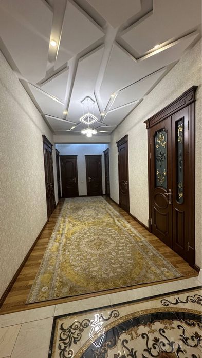 Чилонзор Ц квартал 40/21 хонадон оилага ижарага берилади.
