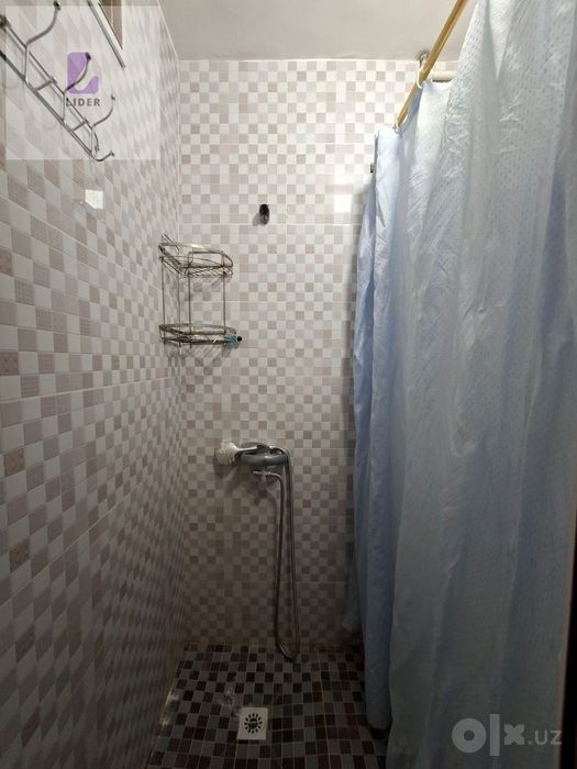 Продается 2 комнатная. Азиз базар.