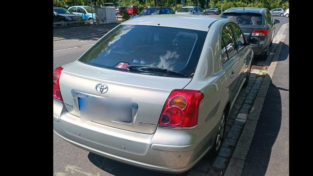 Продава се само на части Toyota Avensis T25 2006 година 1.8 i/ 2.0d4d