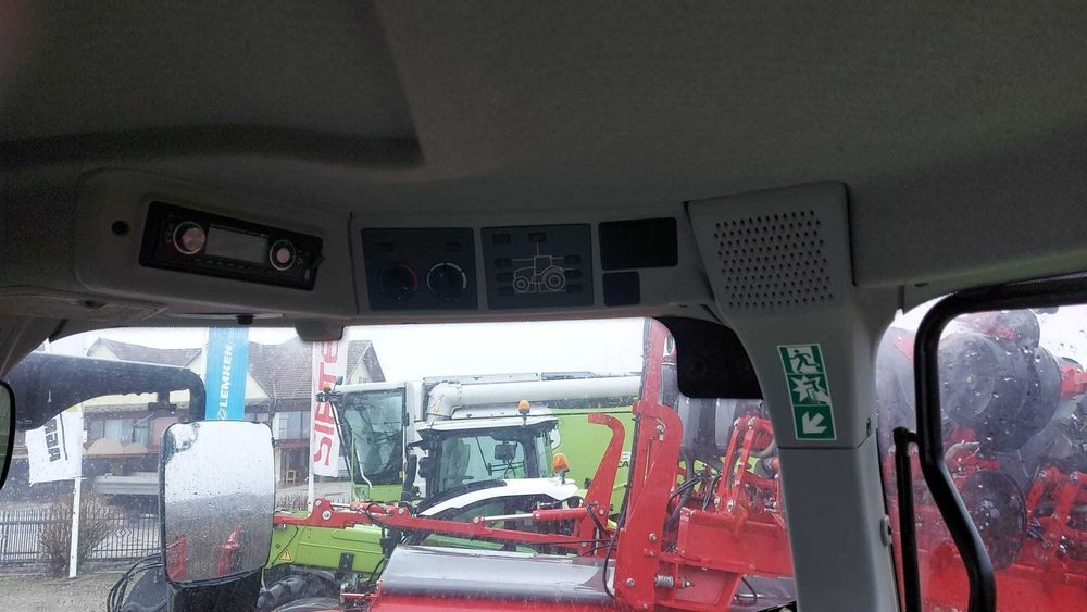 Tractor CLAAS Axion 810