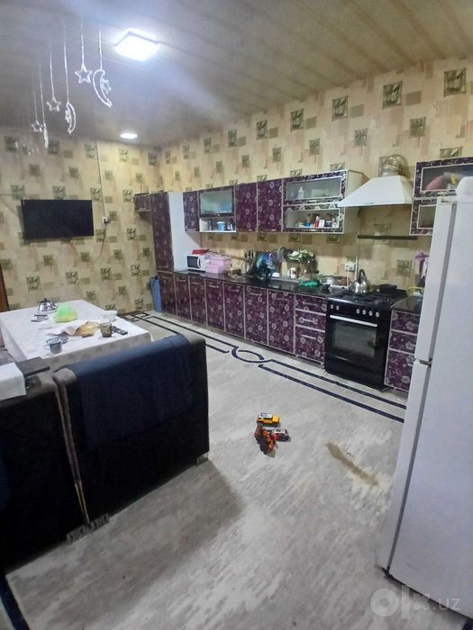 Ховли уй сотилади 6сотих 8хона