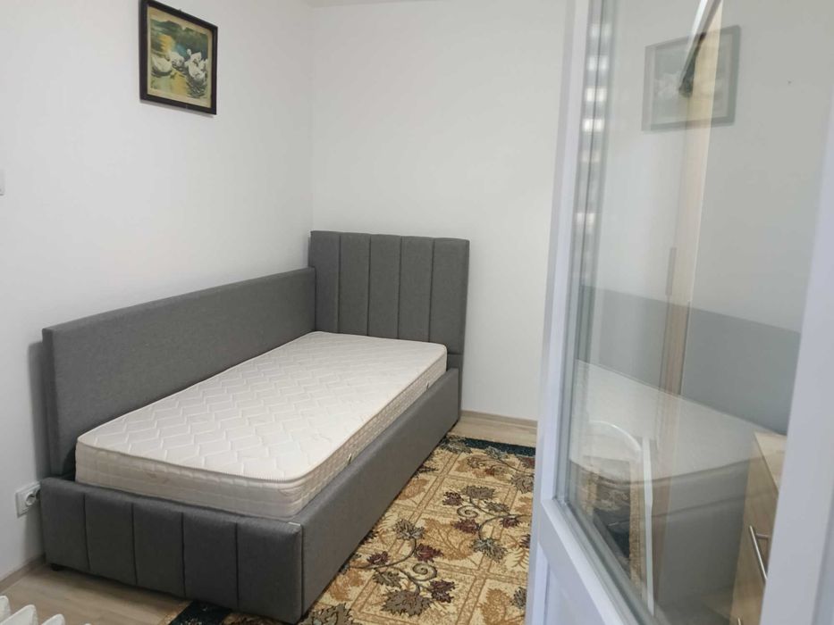 Închiriez apartament cu 2 camere