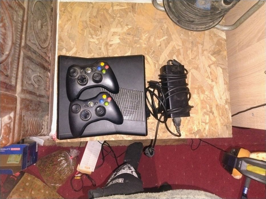 Vând Xbox 360 dau jocuri și la bucată