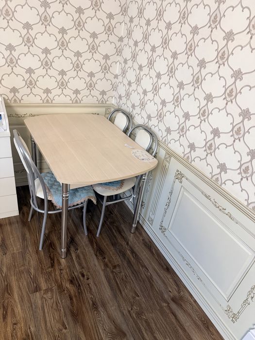 Продается комод, стол и стулья