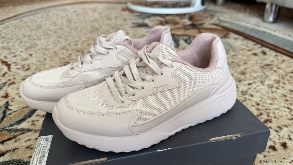 Продам кроссовки ДЕМИКС Demix