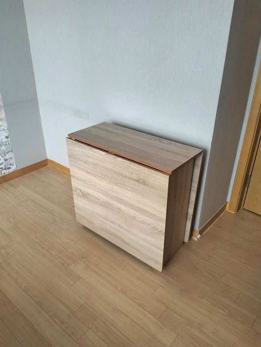 Продам стол книжку