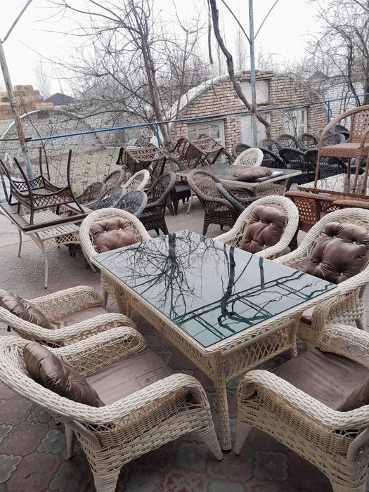 Bahaybat dumbali stul kiygan arab ayollari