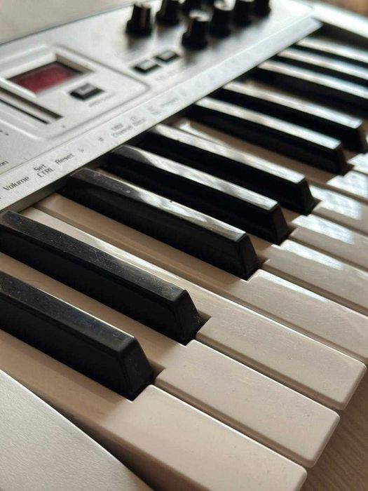 MIDI-клавиатура M-AUDIO Oxygen 8