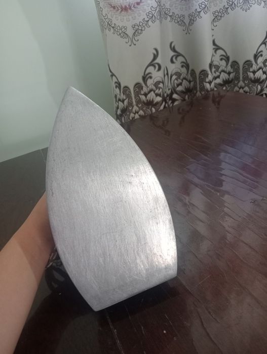 Продается утюг советского качества!