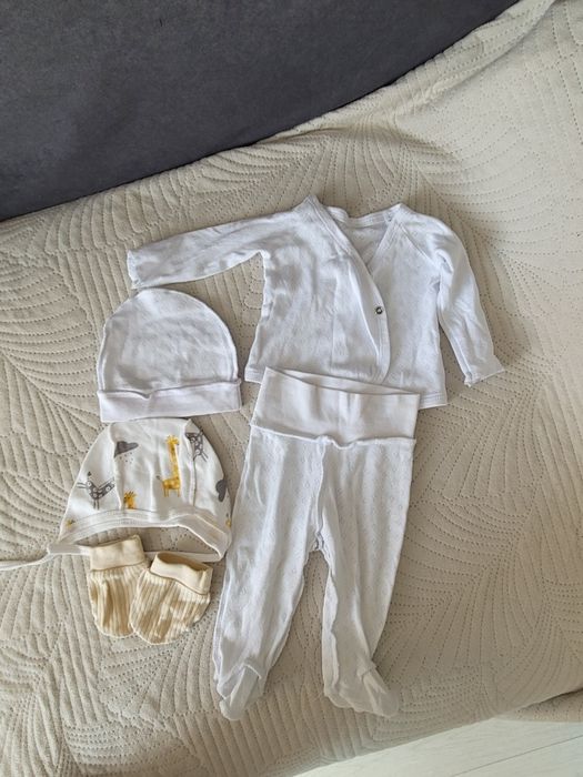 Продам детский манеж и вещи для малыша