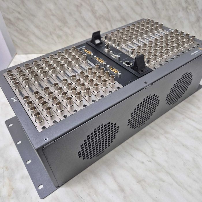 BalckMagic UNIVERSAL VIDEOHUB 72 Optical Fiber Interface Zeus Amanet Rahova