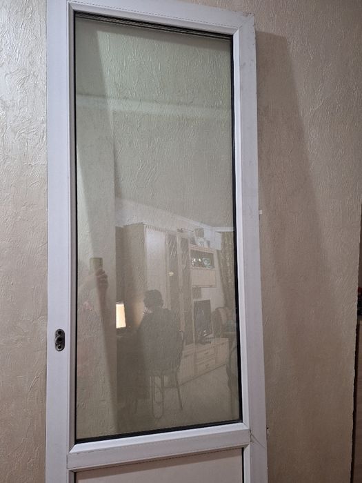 Дверь для балкона.