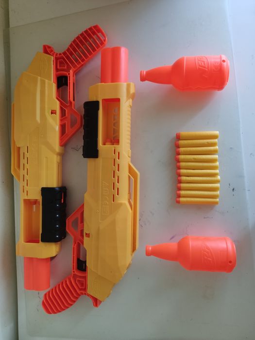 Vând Set 2 blastere NERF Alpha Strike Tiger DB2 cu tinte E8312, 8 ani