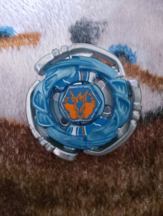 Vând beyblade Cyber pegasus metal fusion