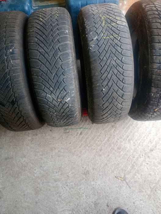 De vânzare 4 jante pe 15 cu tot cu anvelope în 5 prezoane