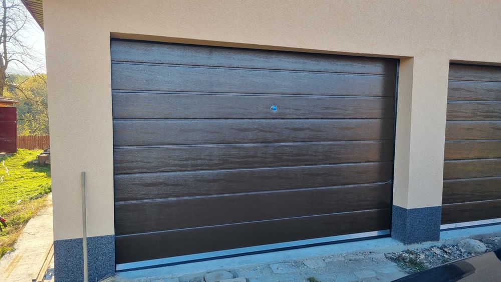Uși de garaj rezidențiale