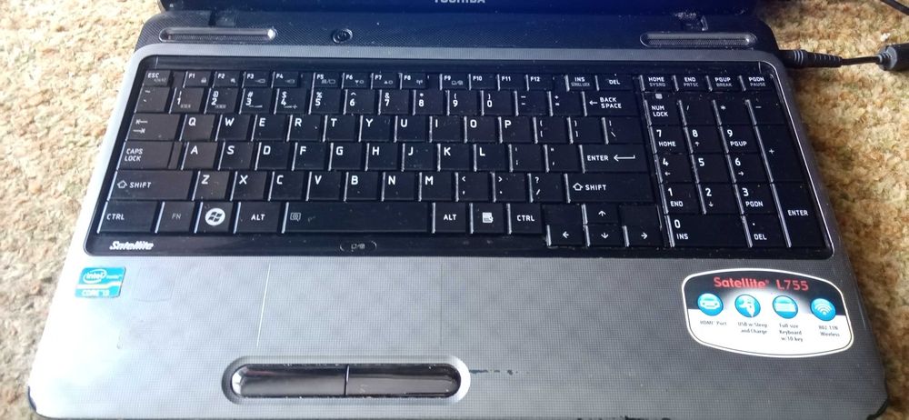 Продавам Лап топ Toshiba ,I3