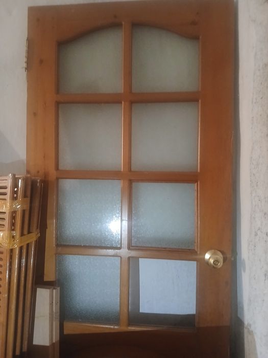 Продаётся деревянная дверь