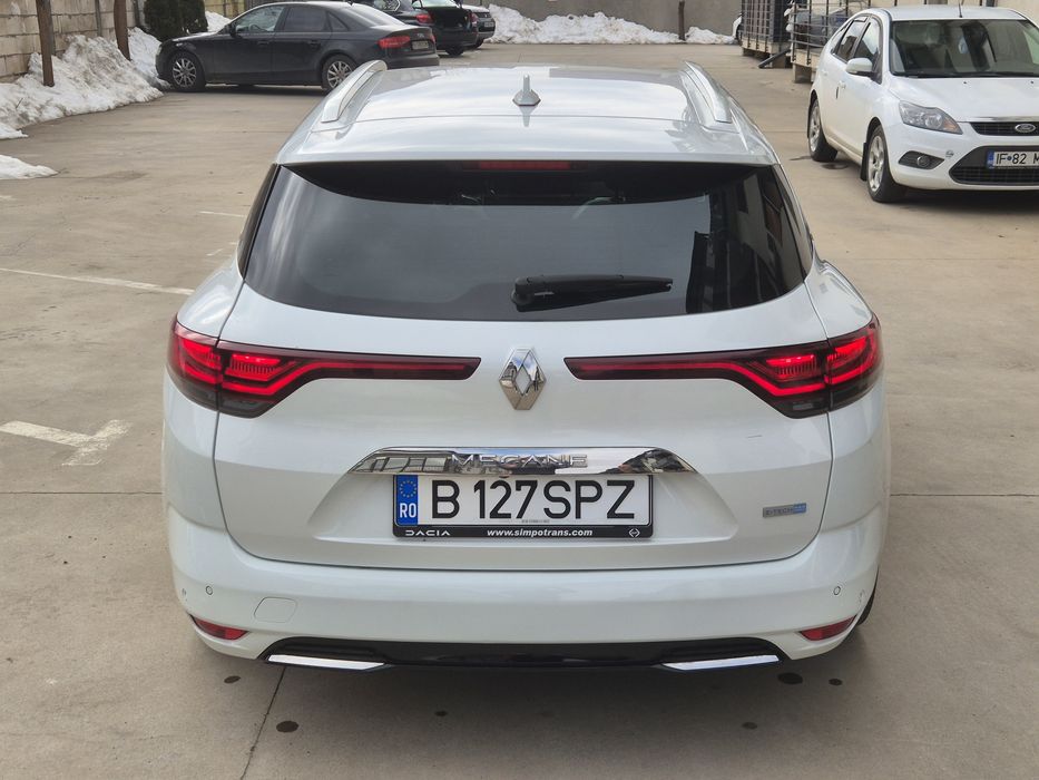 Renault Megan E-TECH PLUG-IN HYBRID 2021