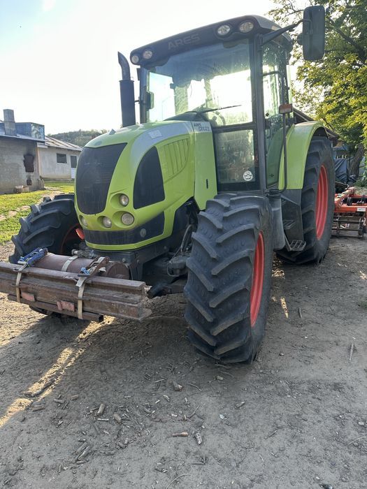 Tractor Case Farmal 95 A,  Tractor Class Ares 125 Cp, Plug, Combinator