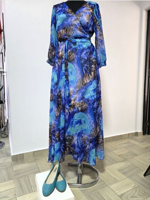 Rochie maxi animal print turcoaz, cordon propriu pentru fixarea taliei