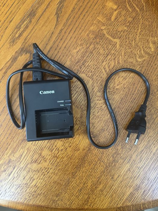 Фотоапарат Canon EOS 1100D с обектив 18-55mm