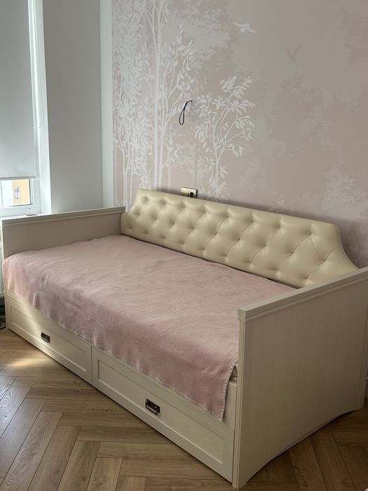 Продам 2 б/у кровати 90×200 см