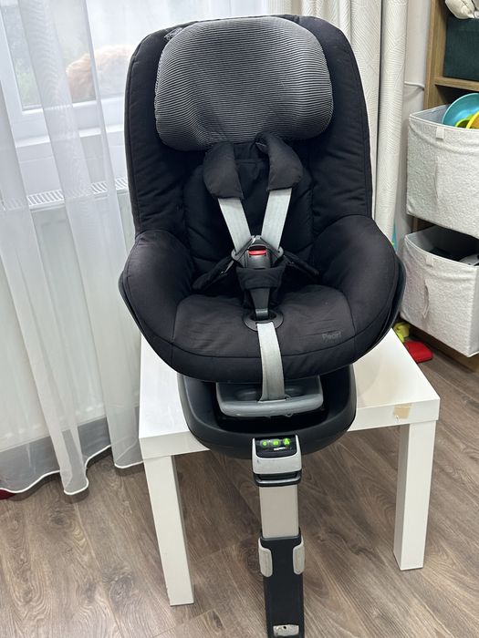 Продавам столче за кола Maxi-Cosi Pearl + ISOFIX база