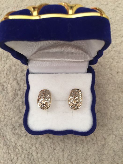 Продам серьги золото