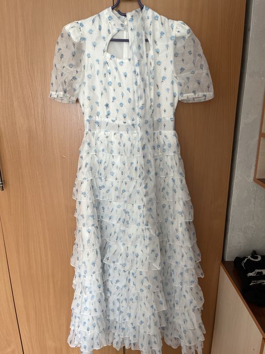 платье надела только один раз