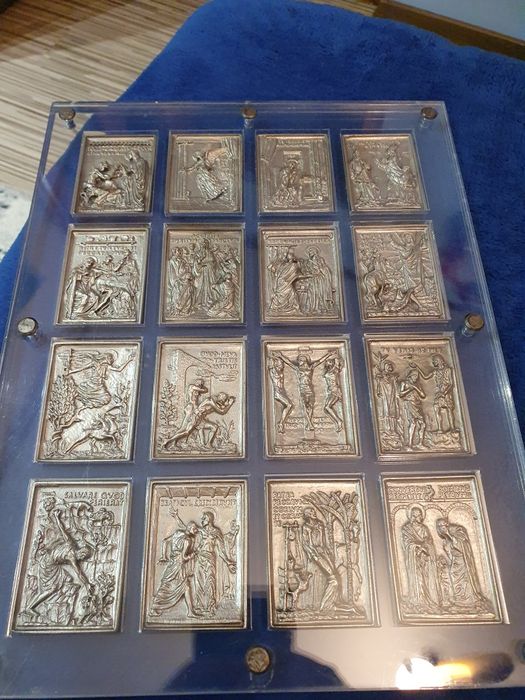 Vând plachete VICO CONSORTI