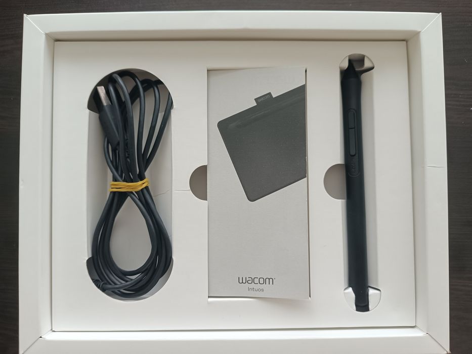 Wacom Intuos S - чисто нов, неизползван графичен таблет,пълен комплект