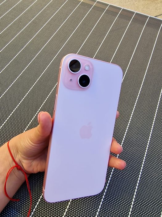 Vând iphone 15 plus pink