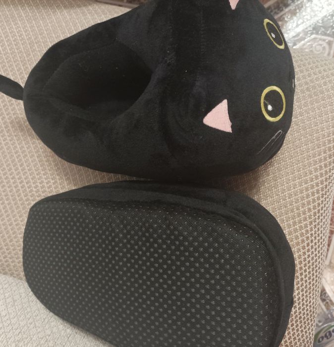 Продавам пантофи за момиче